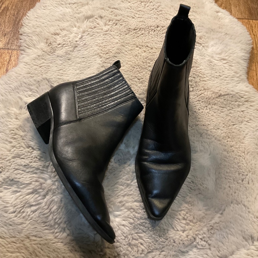 Marc Fisher Bootie Size 8 Black Pointed Toe Low Bock‎ Heel Womens Leather